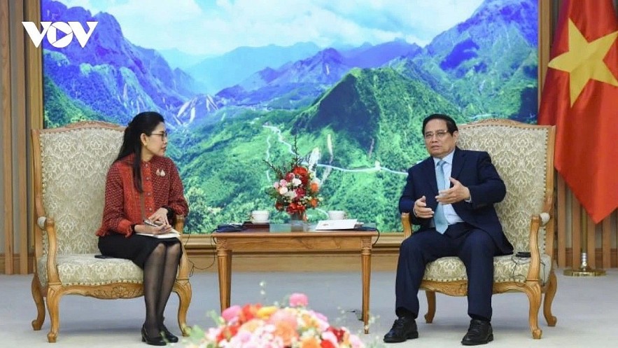 Prime Minister Pham Minh Chinh (R) receives newly accredited Ambassador Urawadee Sriph of Thailand in Hanoi on February 7.