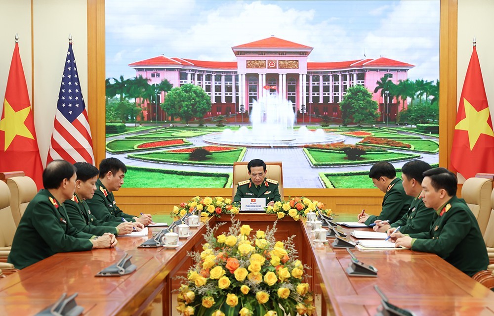 Vietnam, US Defense Chiefs Hold Phone Talks to Boost Bilateral Cooperation