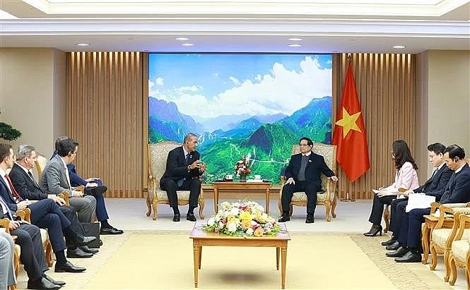 Prime Minister Pham Minh Chinh (R) and Renato Costa, CEO of Friboi under Brazil’s JBS S.A. in Hanoi on February 13. (Photo: VNA)