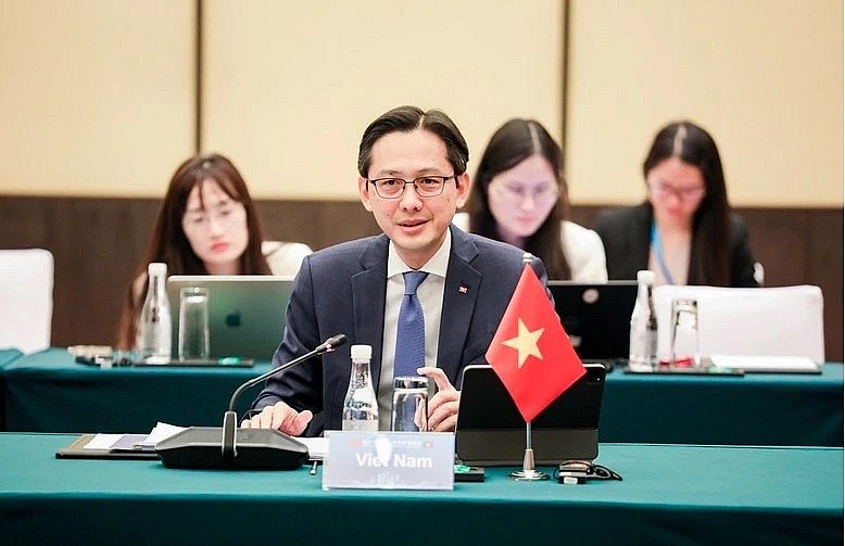 Deputy Foreign Minister Do Hung Viet, Head of ASEAN SOM Vietnam, speaks at the 31st ASEAN – China Senior Officials' Consultation (Photo: Ministry of Foreign Affairs)