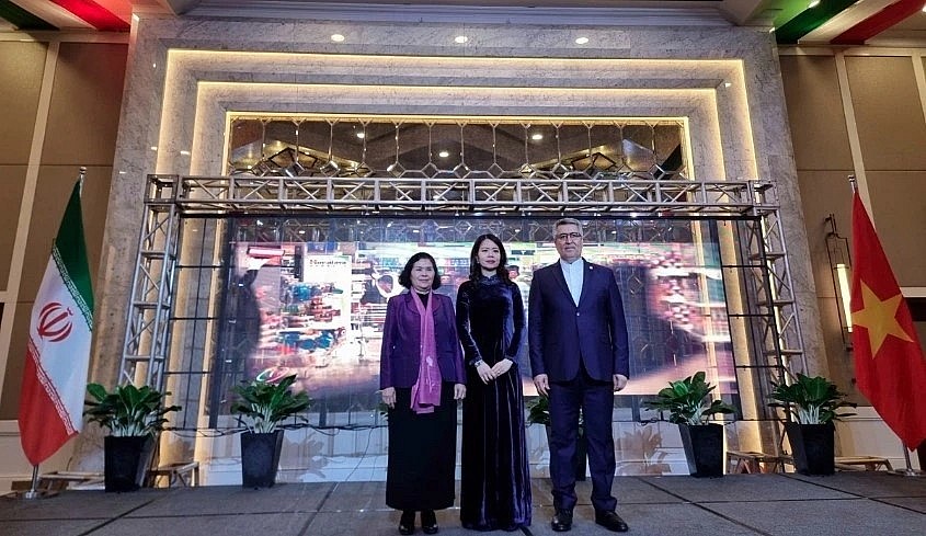 Secretary of the Lai Chau provincial Party Committee Giang Pao My (first left), Deputy Foreign Minister Nguyen Minh Hang, and Iranian Ambassador to Vietnam Ali Akbar Nazari. (Photo: Iranian Embassy in Vietnam)