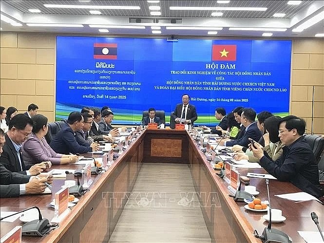 At the meeting between the People's Councils of Hai Duong and Vientiane provinces. (Photo: VNA)