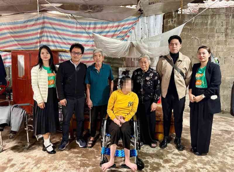 The Rotaract Club of Chuo University, Japan, has donated wheelchairs to nine children with cerebral palsy from the Cerebral Palsy Family Association Vietnam (CPFAV) and one child with disabilities due to an accident in Quang Ninh.