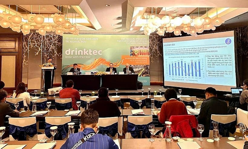 Chairman of the Vietnam Beer, Alcohol and Beverage Association (VBA) Nguyen Van Viet speaks at a press conference to introduce Drinktec2025. (Photo: VNA)