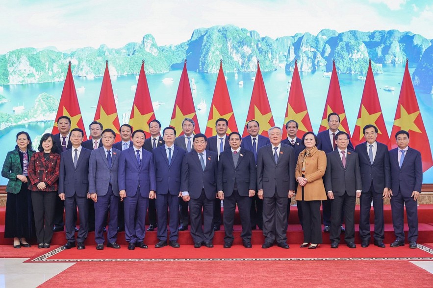 Prime Minister Pham Minh Chinh and government officials. Photo: Nhat Bac