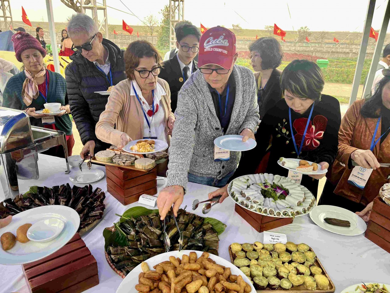 More Than 400 International Delegates Participate In The Friendship Spring Tour In Hanoi