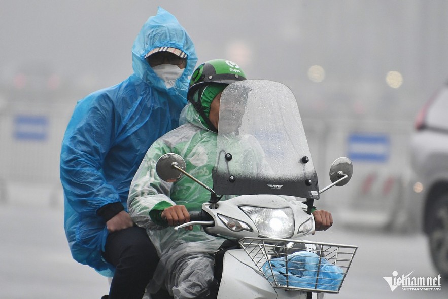 Drizzle and high humidity in Hanoi are expected to last until March 4. Photo: Minh Hien