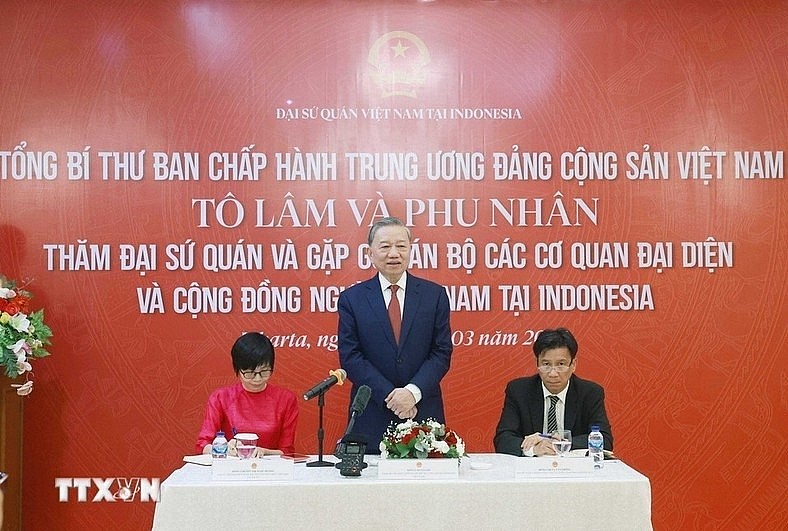 General Secretary To Lam visits Vietnamese Community in Indonesia