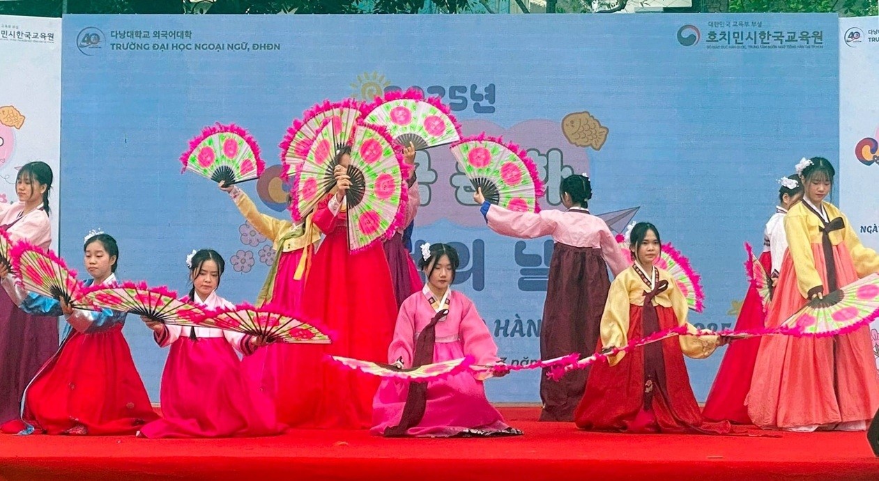 Da Nang Students Learn Korean Culture through Vibrant Activitie