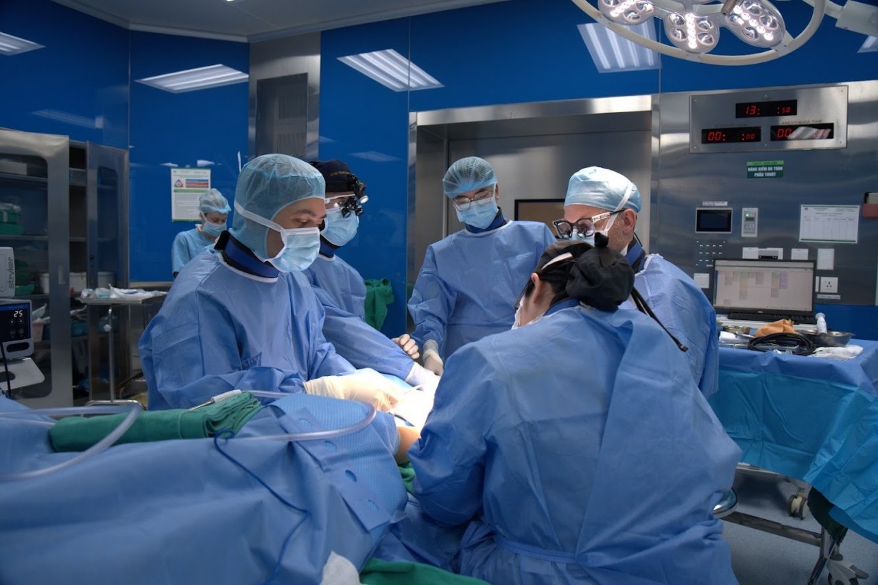 A surgery by NUOY doctors and colleagues. (Photo: NUOY)