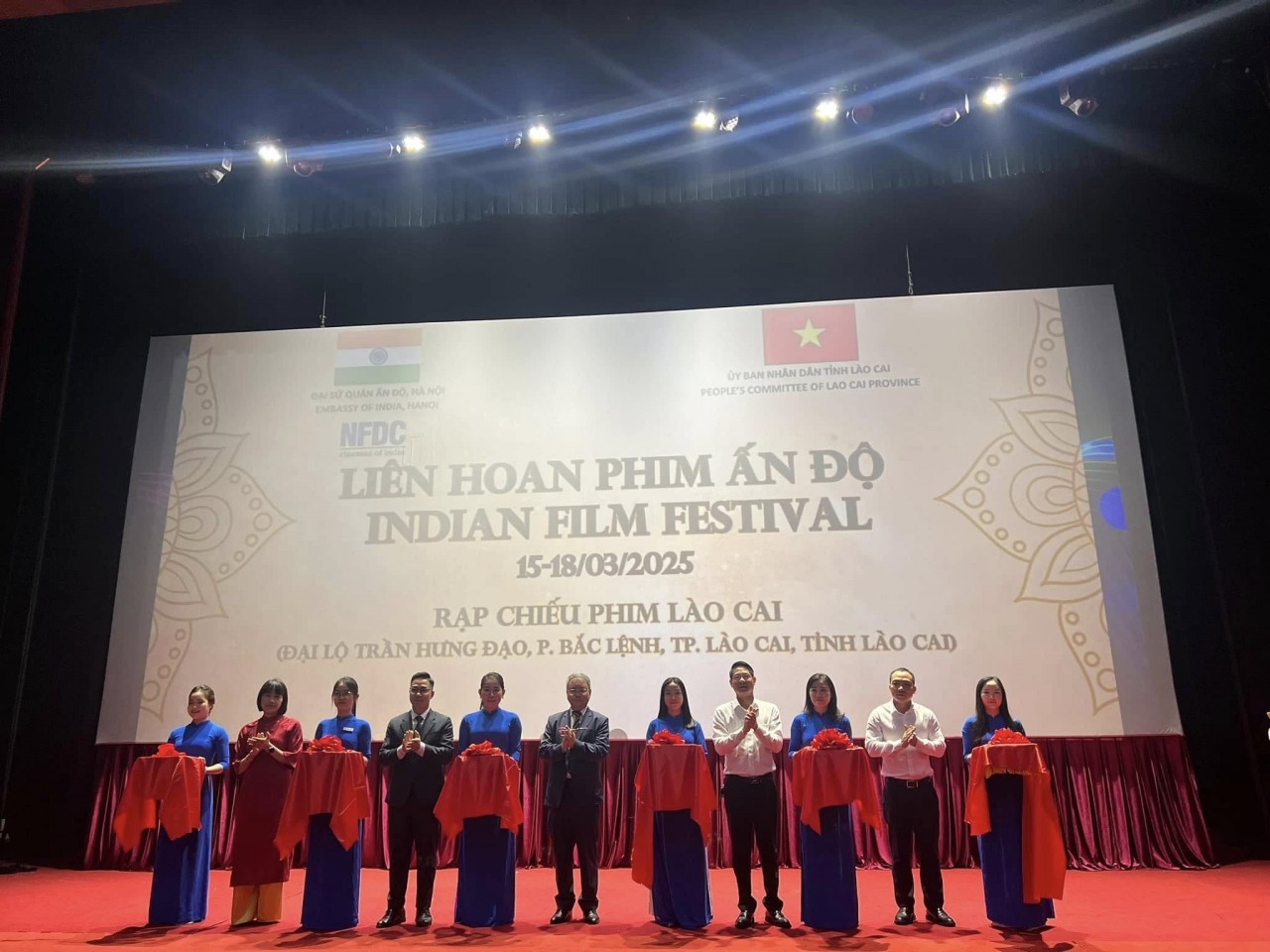 The delegates cut the ribbon to inaugurate the Indian Film Festival in Lao Cai.