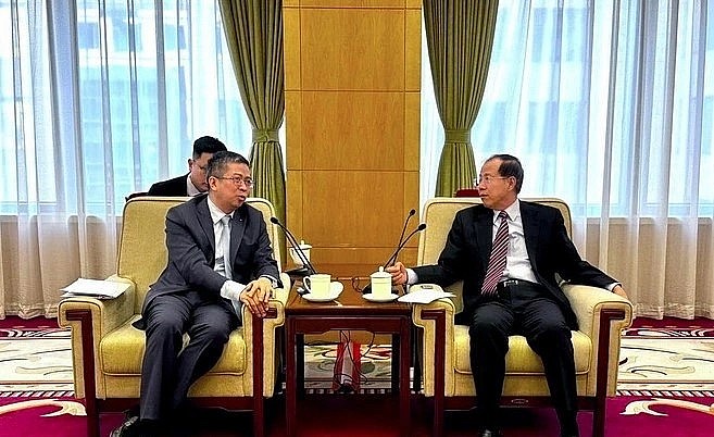 Vietnamese Ambassador to China Pham Thanh Binh and Fu Ziying, Vice Chairman of the Foreign Affairs Committee of the National People's Congress (NPC).