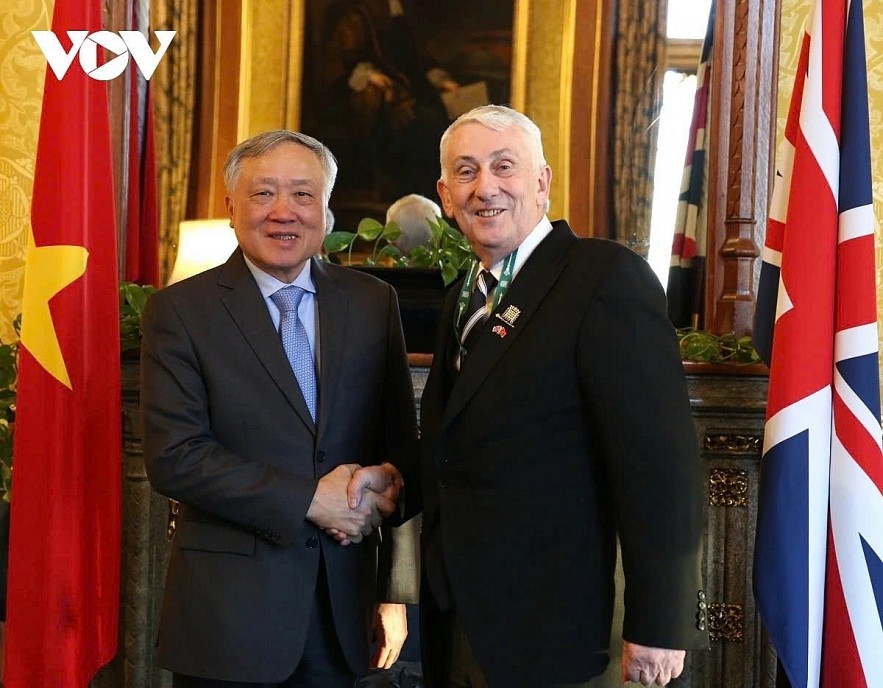 Vietnamese Deputy Prime Minister Nguyen Hoa Binh (L) and Speaker of the UK House of Commons Lindsay Hoyle, during their meeting in London on March 18.