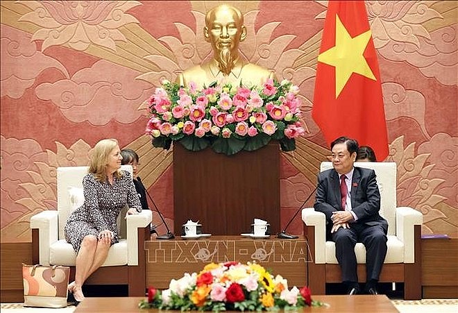 National Assembly (NA) Vice Chairman Le Minh Hoan (R) meets with Mariam J. Sherman, World Bank Country Director for Vietnam, Cambodia and Laos in Hanoi on March 21. (Photo: VNA)