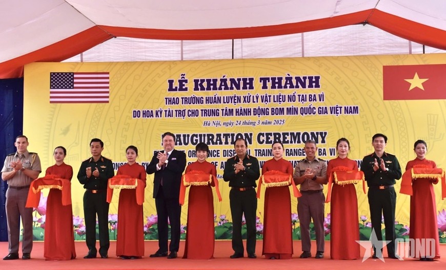 A training range for explosive material disposal, funded by the Office of Defence Cooperation (ODC) of the US Embassy in Vietnam, was inaugurated and handed over to the Vietnam National Mine Action Centre (VNMAC) at a ceremony in Hanoi on March 24.