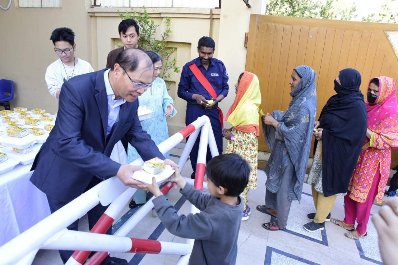 Vietnamese Embassy in Pakistan Organizes Charity Activitiy during Ramadan