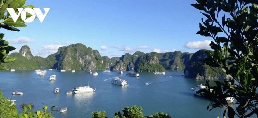  A breathtaking view of Ha Long Bay.