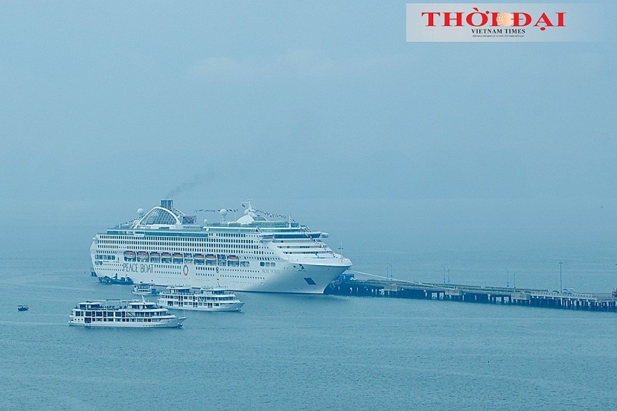 [Photo] Peace Boat delegates immersed in Quang Ninh's Hues