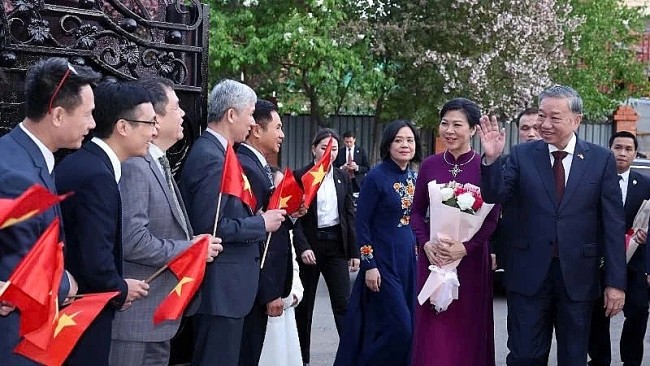 Vietnam News Today (May 6): Party Leader To Lam Meets Vietnamese Expatriates in Kazakhstan
