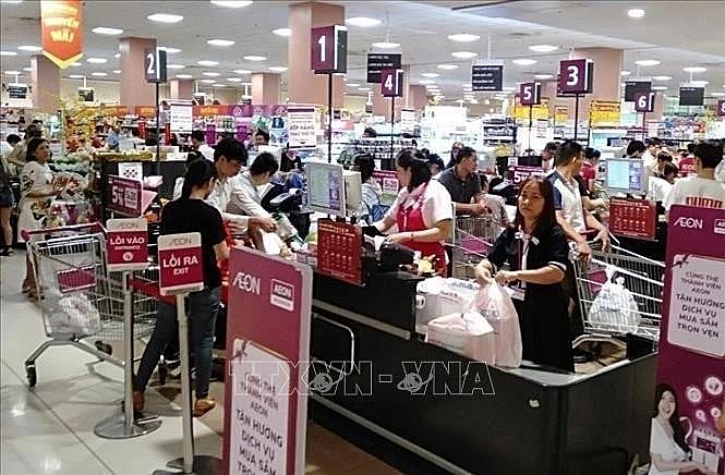 People go shopping at Aeon Mall Binh Duong. (Photo: VNA)