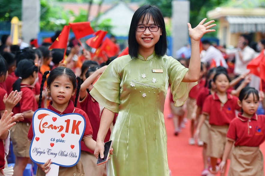 Free two-session school days to begin nationwide in 2025–2026.
