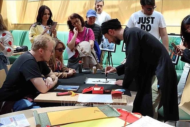 Visitors also have the chance to explore Vietnam’s traditional calligraphy, presented by Jean-Sébastien Gill, a Frenchman with a deep love for Vietnamese culture. (Photo: VNA)
