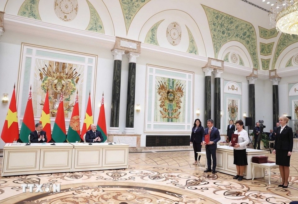 Vietnam - Belarus Sign Cooperation Documents