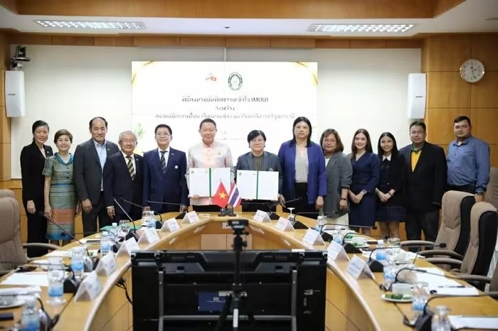 Center for Vietnamese Studies at Rajabhat Udon Thani University signs Cooperation Agreement with the Thailand-Vietnam Friendship Association, May 2, 2025. 