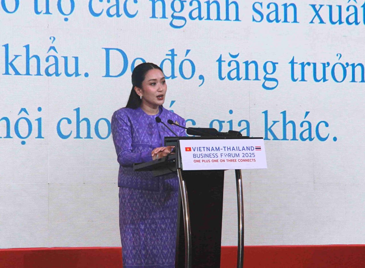 Thai Prime Minister Paetongtarn Shinawatra remarked that the Thai and Vietnamese economies are closely interconnected, with many businesses from both countries participating in the same value chains. (Photo: Thu Phuong)
