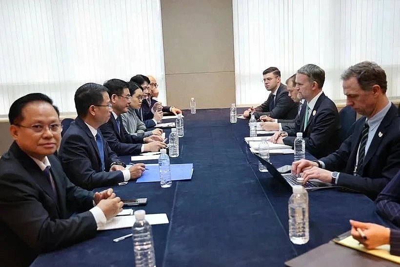 Ministerial-level negotiation session between Vietnamese Minister of Industry and Trade Nguyen Hong Dien and US Trade Representative Jamieson Greer (Photo: VNA)