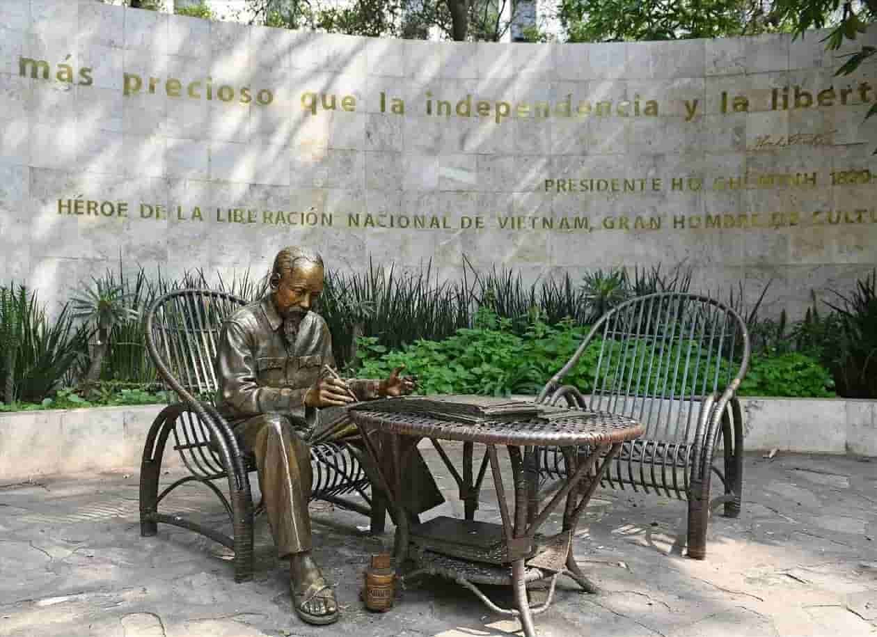 The statue of President Ho Chi Minh in Mexico City. (Photo: Lao dong Newspaper)