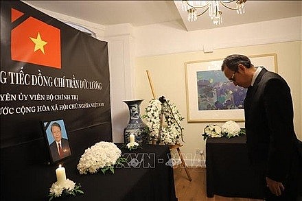 Int'l Friends Pay Final Respects to Former President Tran Duc Luong