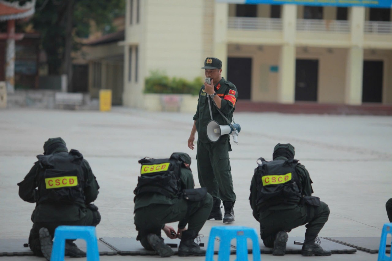 Police officers participating in field training exercises. (Photo: Peacekeeping Police Unit No. 1)