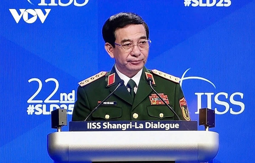 Defence Minister General Phan Van Giang reaffirmsVietnam’s consistent adherence to its “Four No’s” defense policy,at the 22nd Shangri-La Dialogue in Singapore on May 31.
