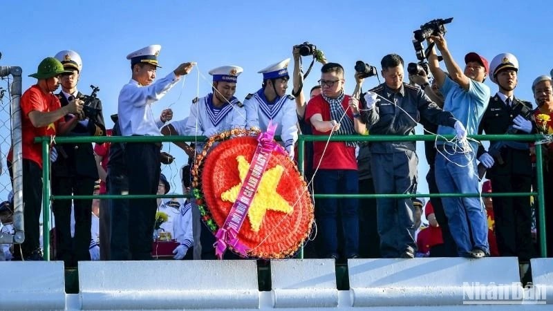 Spreading the Love for the Fatherland from the Sea and Islands