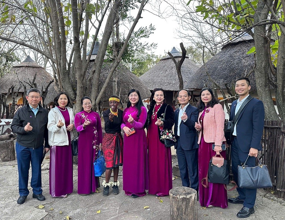 Hanoi, South Africa Strengthens People-to-people Exchanges, Expands Multi-sector Cooperation