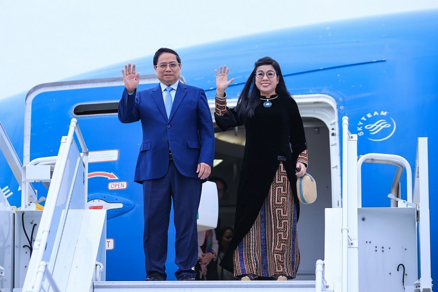 On the morning of June 5 local time, Prime Minister Pham Minh Chinh, his spouse Le Thi Bich Tran, and the high-level Vietnamese delegation arrived in Tallinn to begin an official visit to the Republic of Estonia from June 5 to 7. Photo: VGP