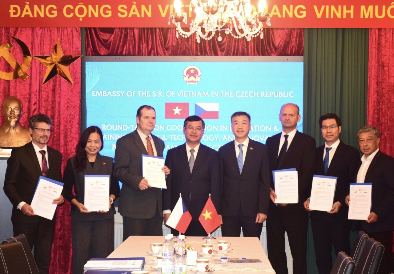 Vietnam, Czech Republic Promote Cooperation in Education, Research, and Innovation