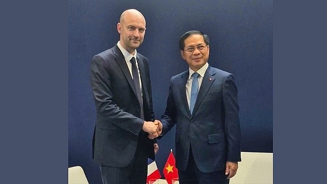 Deputy Prime Minister and Foreign Minister Bui Thanh Son (R) and French Minister for Europe and Foreign Affairs Jean-Noël Barrot, Nice, June 8, 2025.