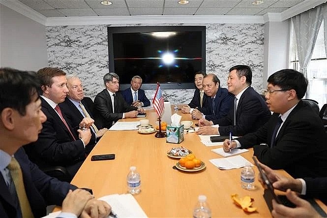 Minister of Industry and Trade Nguyen Hong Dien has a working session with Chief Executive Officer of Warburg Pincus Investment Fund and Chairman of the US-ASEAN Business Council (USABC) Jeffrey Pearlman. (Photo: VNA)