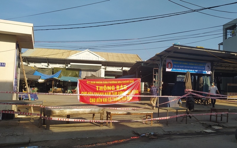 Da Nang reapplies market entrance tickets amid resurgence of Covid community cases