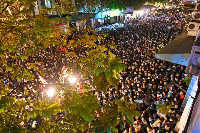 In photos and video: Thousands of Vietnamese swarming to streets for New Year 2021 welcoming