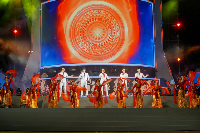 In photos and video: Thousands of Vietnamese swarming to streets for New Year 2021 welcoming