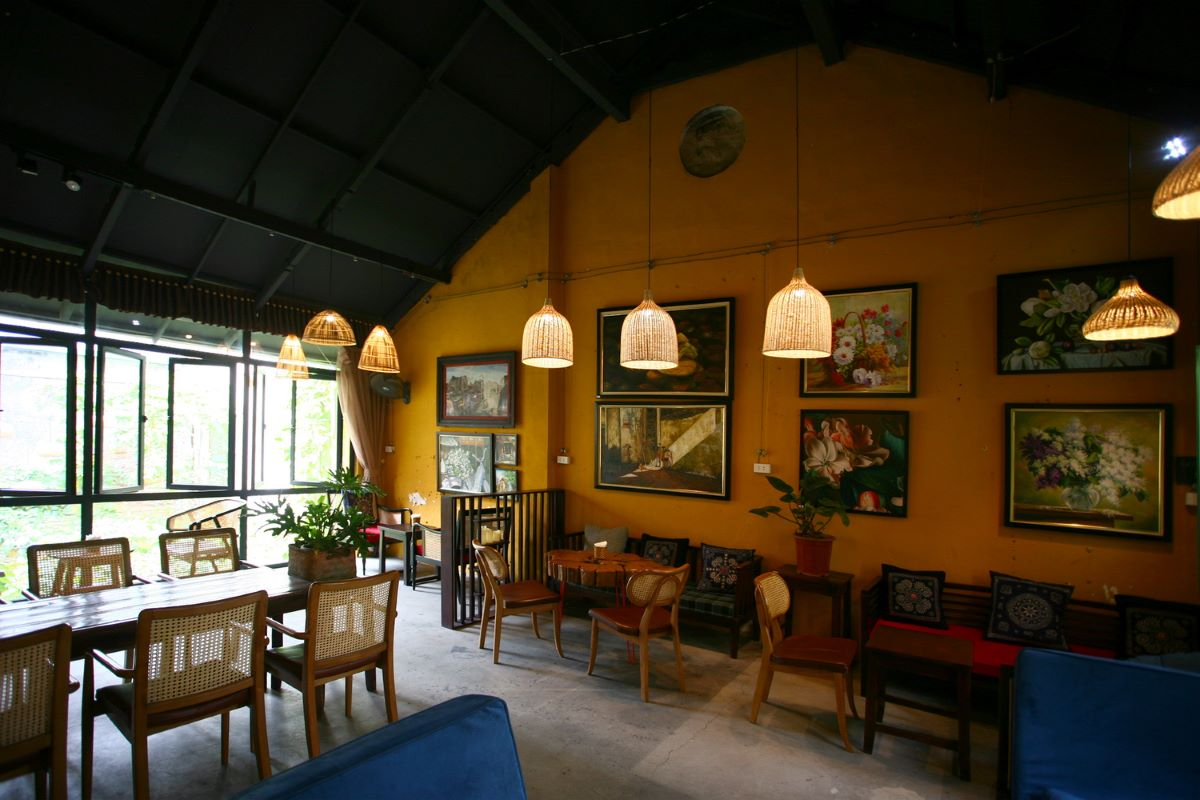 Cafe inside 90-year-old house allures visitors with nostalgic ambiance