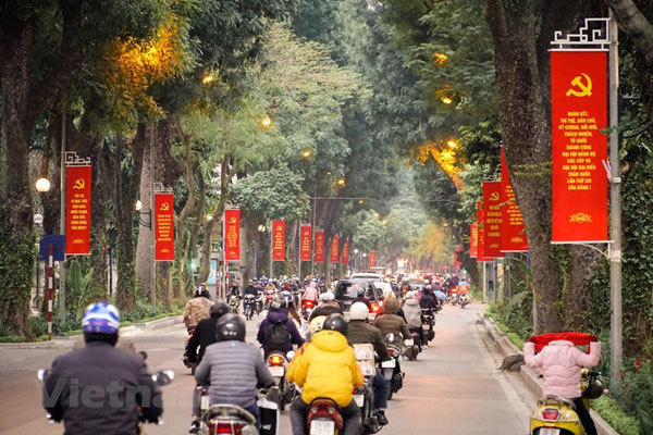 Hanoi streets brilliantly decorated to welcome 13th National Party Congress