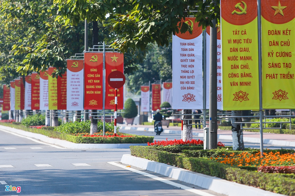 Hanoi streets radiantly adorned to welcome 13th National Party Congress