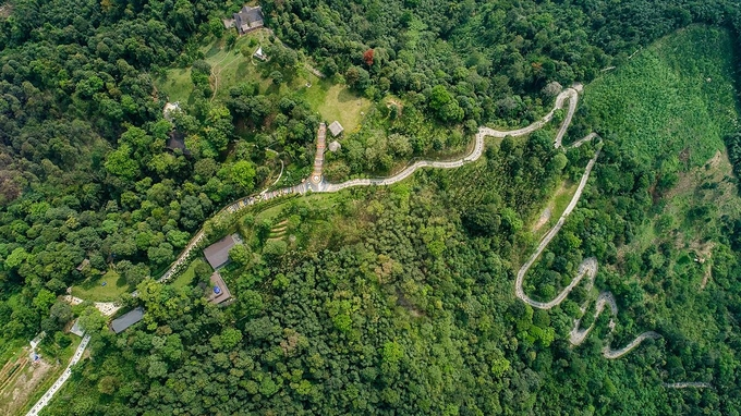One-of-a-kind Vietnam’s longest brocade road in Ha Giang