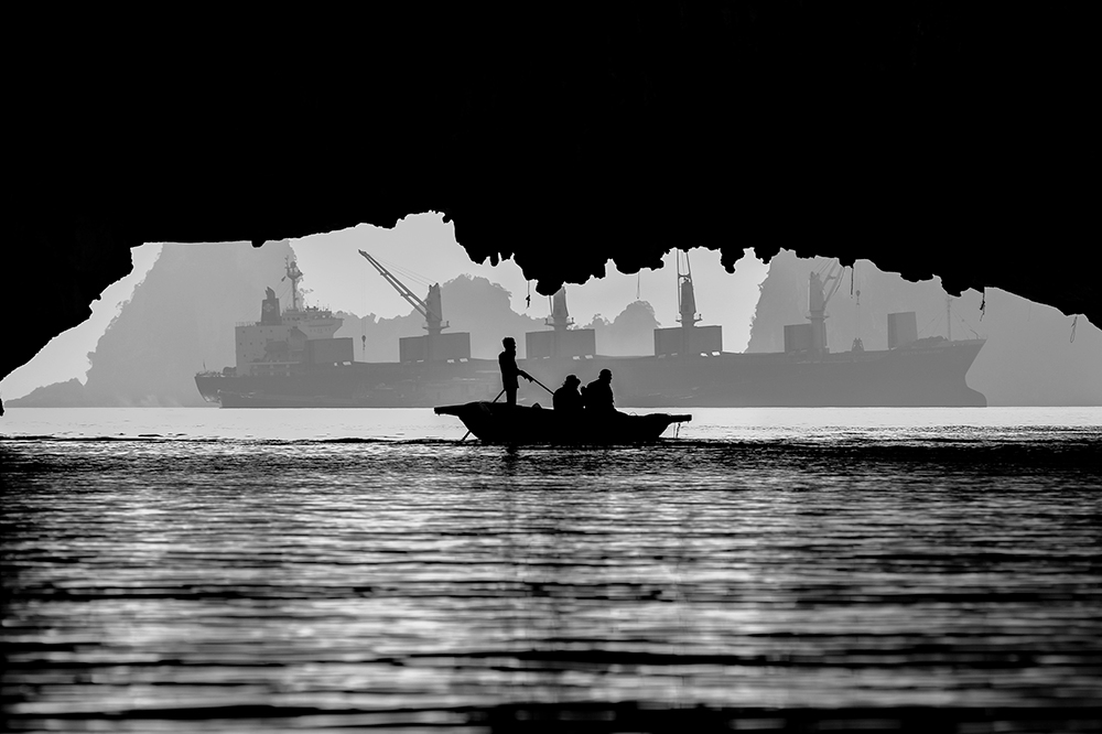 Two Vietnamese photographers claim prizes at Int’l Monochrome Awards 2020