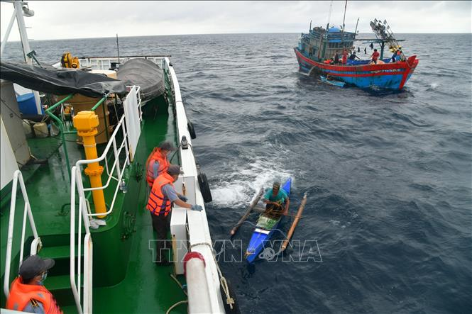 Vietnam saves 4 Filipino fishermen stranded at sea