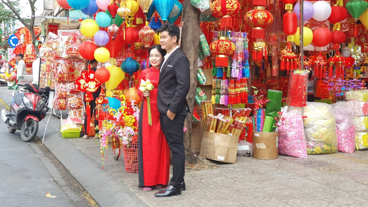 Youngsters flock to check-in on Tet holiday street in HCMC